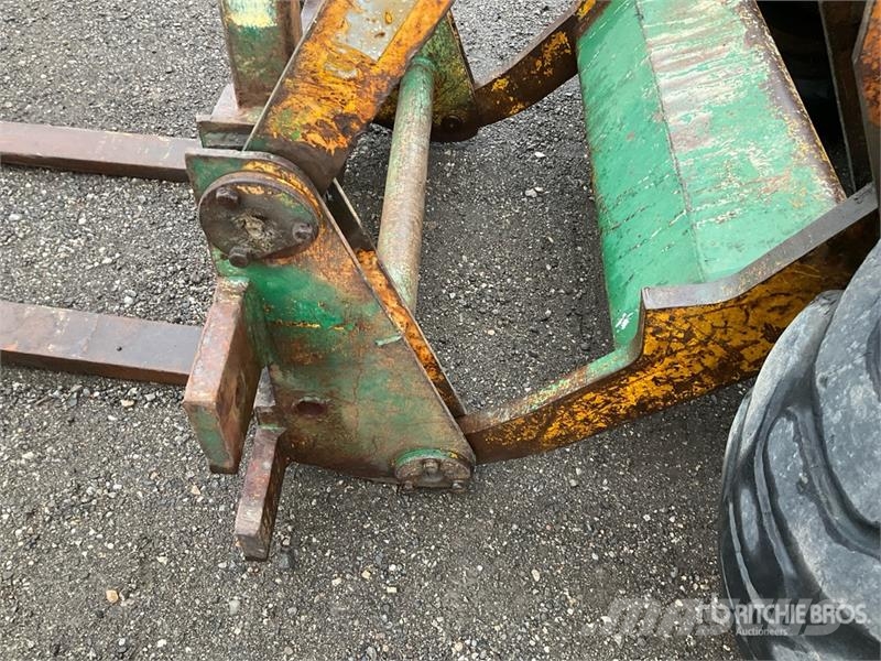 CASE W14 Gumikerekes homlokrakodók