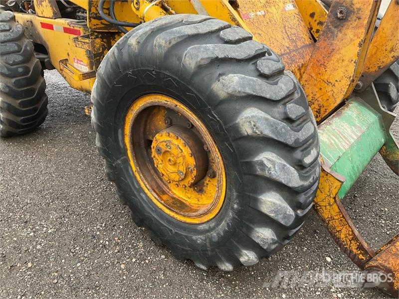 CASE W14 Gumikerekes homlokrakodók