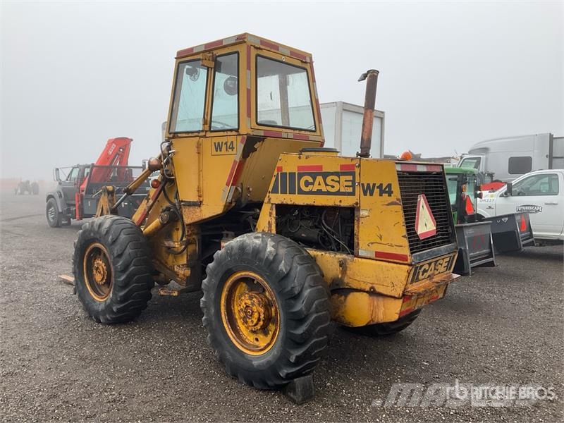 CASE W14 Gumikerekes homlokrakodók