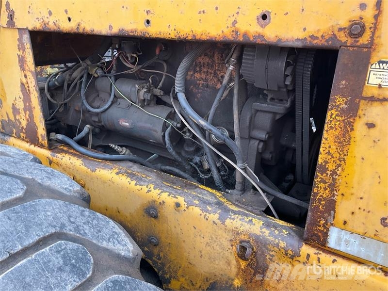 CASE W14 Gumikerekes homlokrakodók