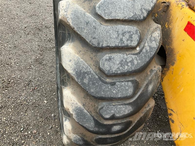 CASE W14 Gumikerekes homlokrakodók