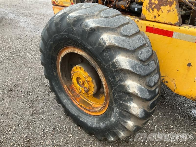 CASE W14 Gumikerekes homlokrakodók