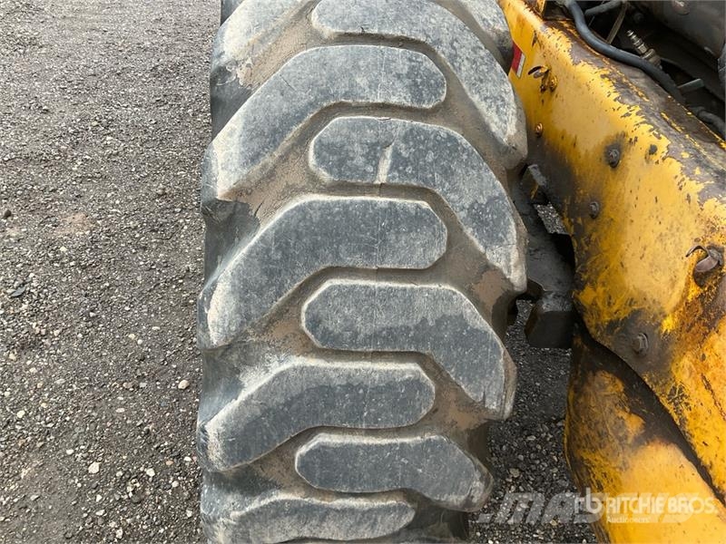 CASE W14 Gumikerekes homlokrakodók
