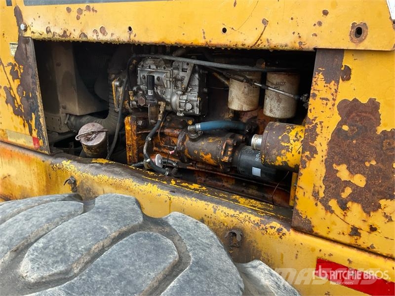 CASE W14 Gumikerekes homlokrakodók