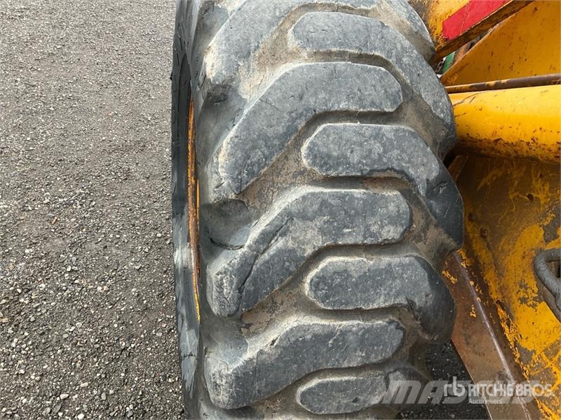 CASE W14 Gumikerekes homlokrakodók