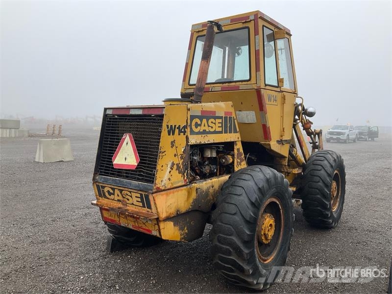 CASE W14 Gumikerekes homlokrakodók