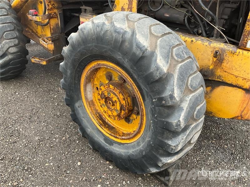 CASE W14 Gumikerekes homlokrakodók