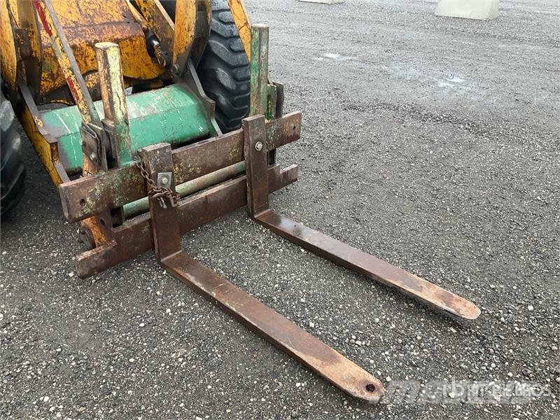 CASE W14 Gumikerekes homlokrakodók