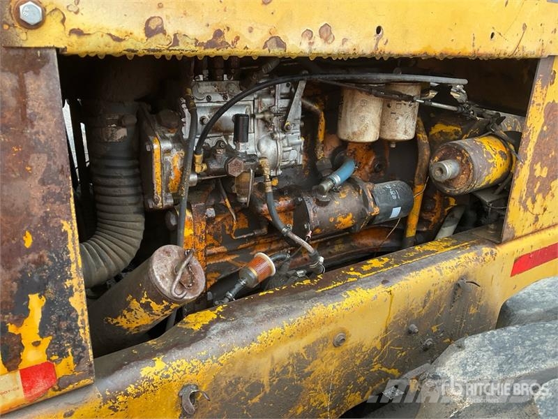 CASE W14 Gumikerekes homlokrakodók