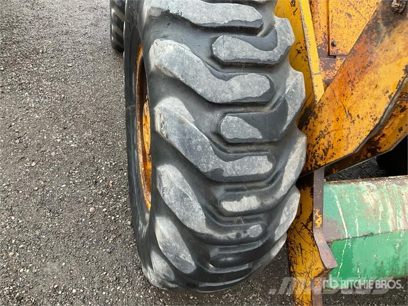 CASE W14 Gumikerekes homlokrakodók