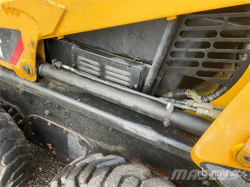 CAT 226B3 Skid Steer Loader Šmykom riadené nakladače