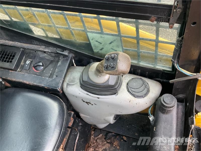 CAT 226B3 Skid Steer Loader Šmykom riadené nakladače