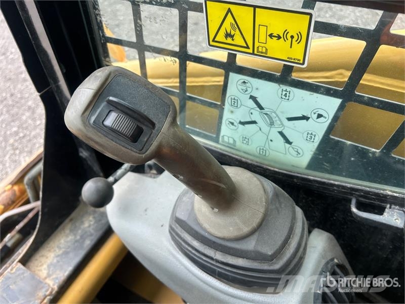 CAT 226B3 Skid Steer Loader Skid steer mini utovarivači