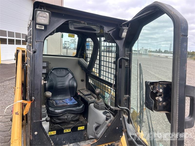 CAT 226B3 Skid Steer Loader Skid steer mini utovarivači