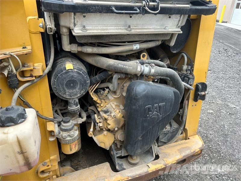 CAT 226B3 Skid Steer Loader Skid steer mini utovarivači