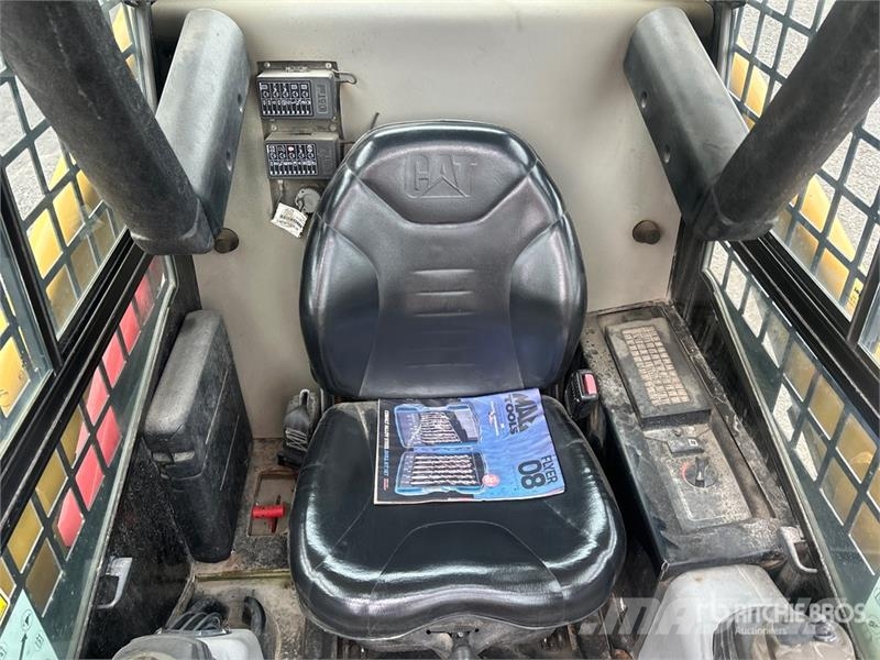 CAT 226B3 Skid Steer Loader Skid steer mini utovarivači