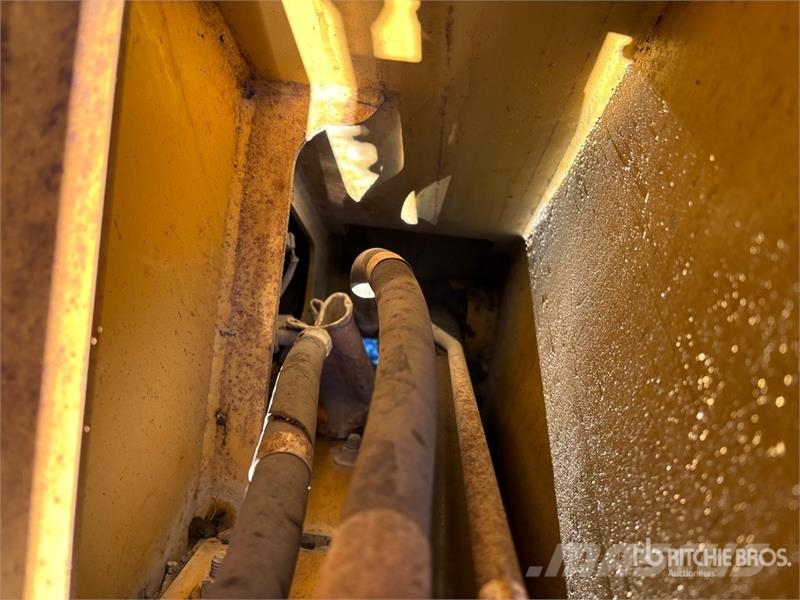 CAT 232B Kompaktrakodók