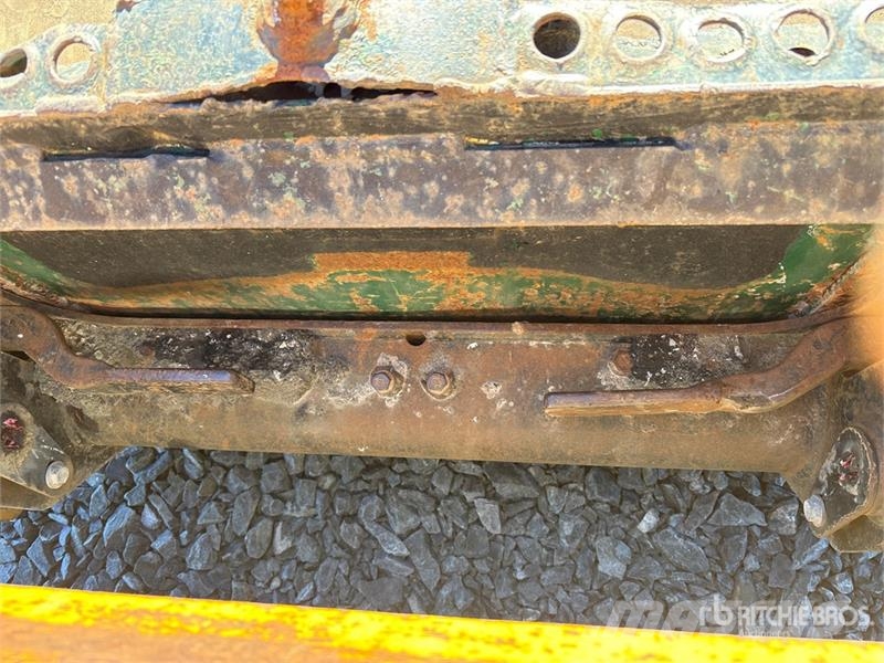 CAT 232B Kompaktrakodók