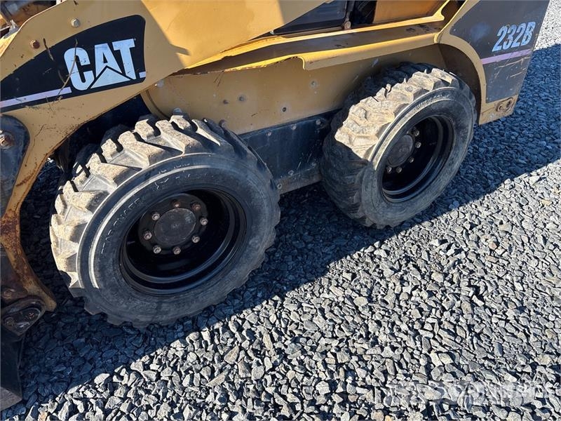 CAT 232B Kompaktrakodók