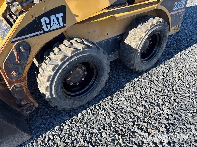 CAT 232B Kompaktrakodók