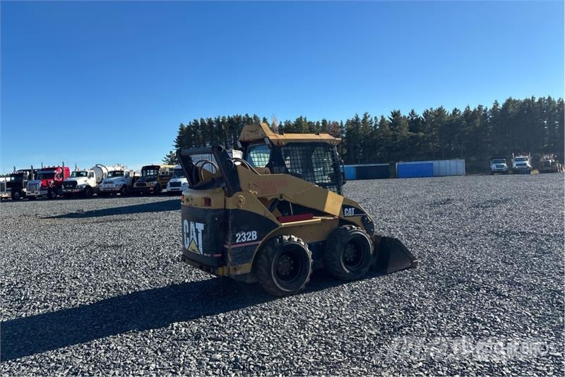 CAT 232B Kompaktrakodók