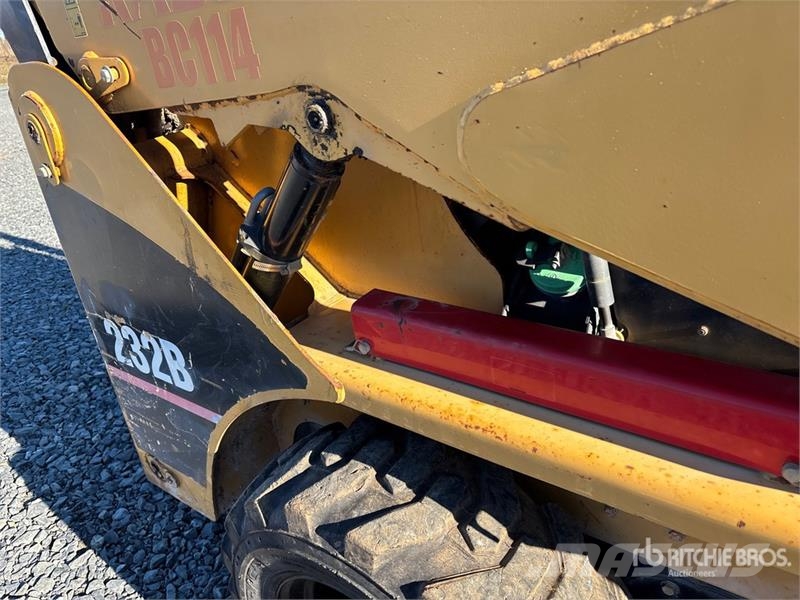 CAT 232B Kompaktrakodók