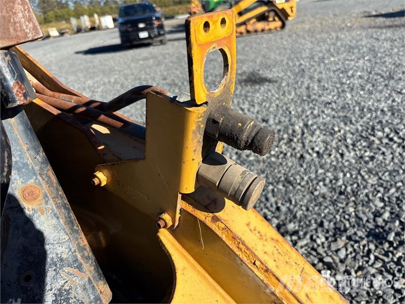 CAT 232B Kompaktrakodók