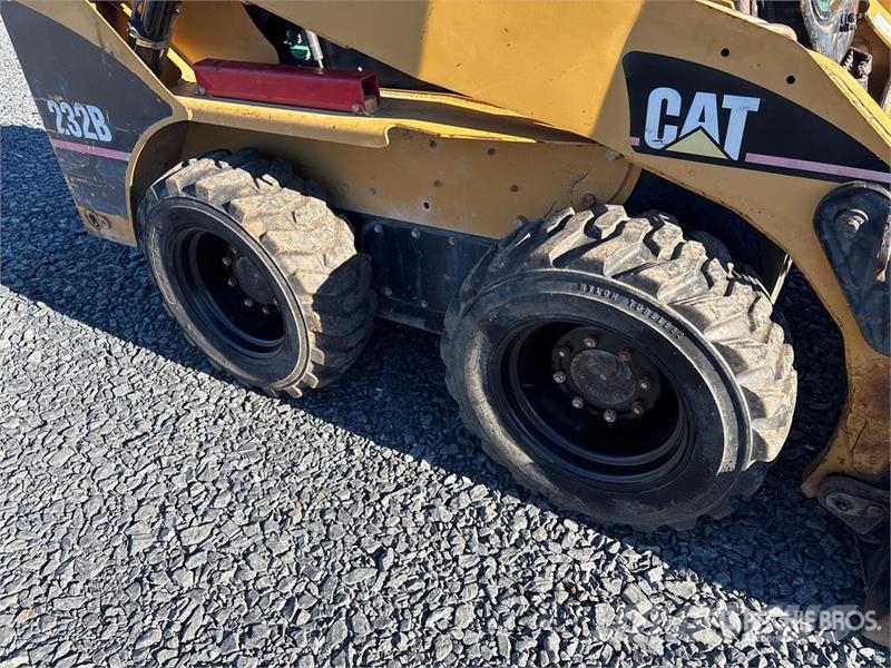 CAT 232B Kompaktrakodók