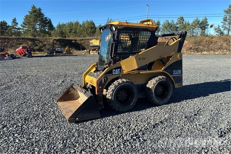 CAT 232B Kompaktrakodók