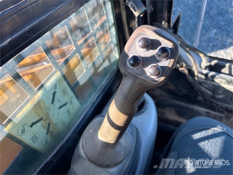 CAT 232B Kompaktrakodók