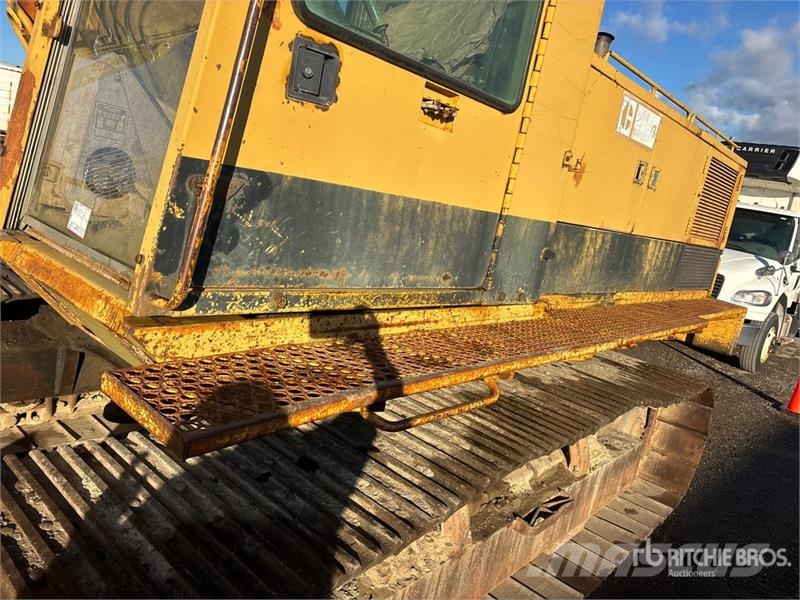 CAT 235B Bagri goseničarji