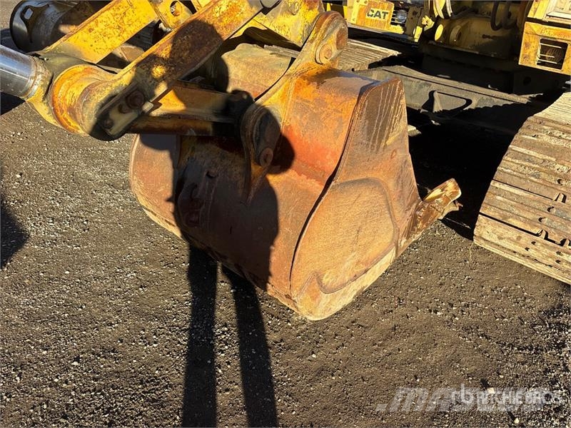CAT 235B Bagri goseničarji