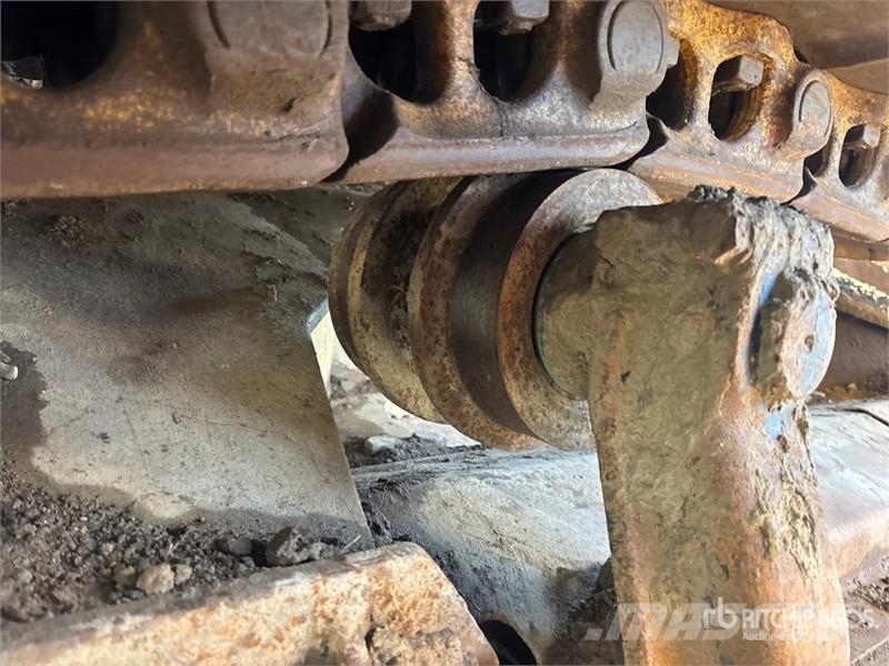 CAT 235B Bagri goseničarji