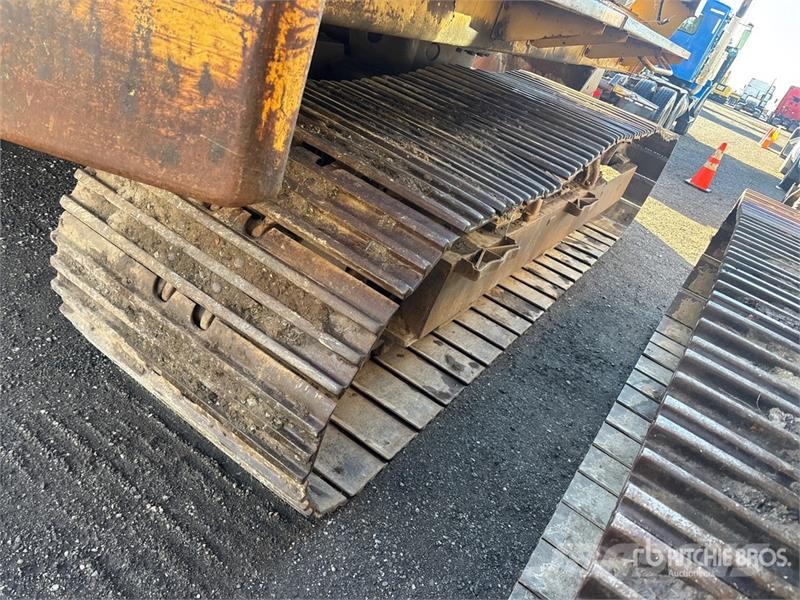 CAT 235B Bagri goseničarji