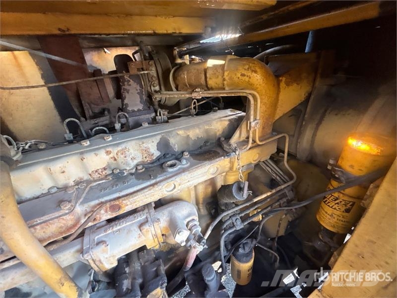 CAT 235B Bagri goseničarji