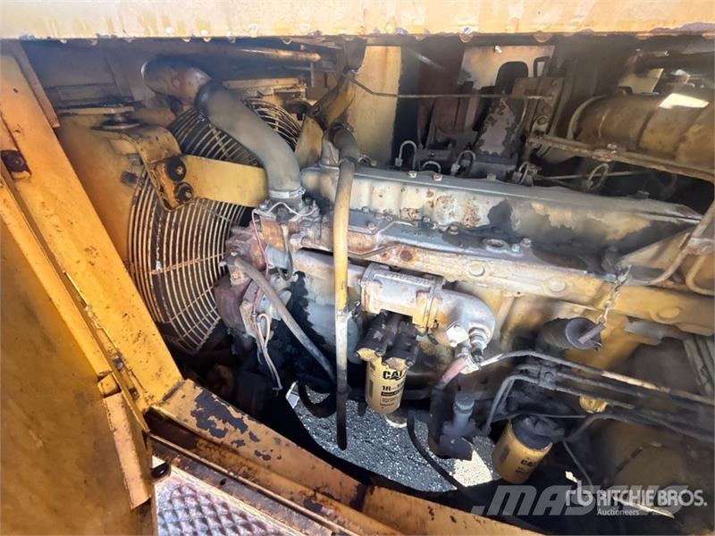 CAT 235B Bagri goseničarji