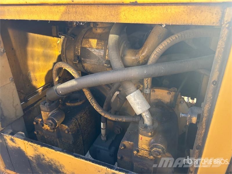 CAT 235B Bagri goseničarji