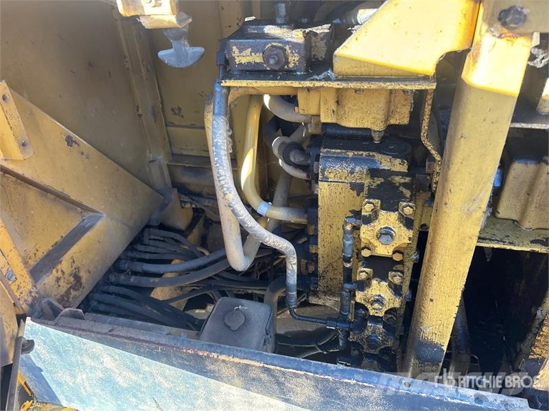 CAT 235B Bagri goseničarji