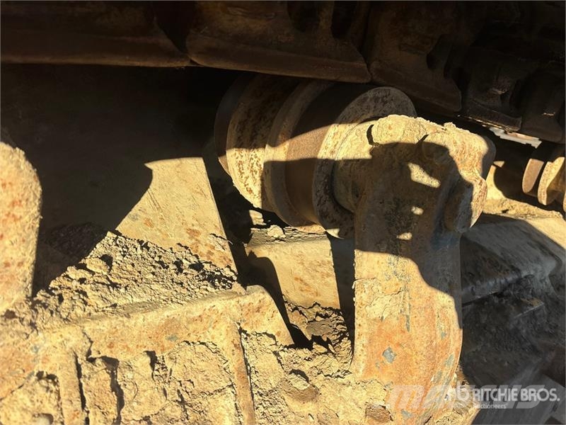 CAT 235B Bagri goseničarji