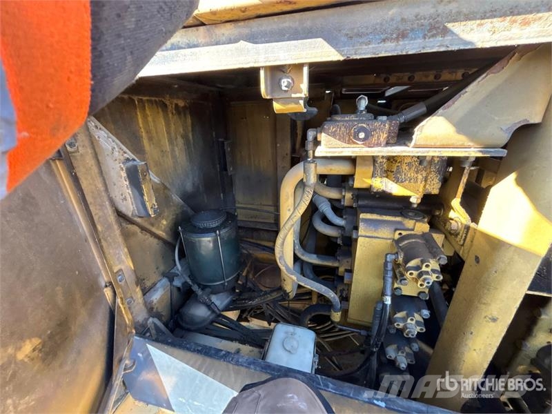 CAT 235C Escavatori cingolati