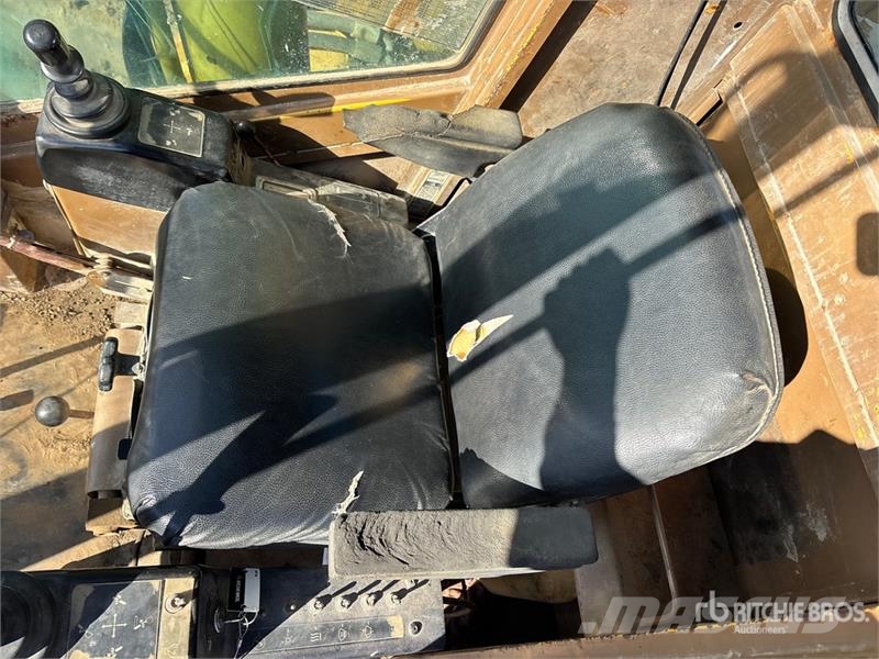 CAT 235C Escavatori cingolati