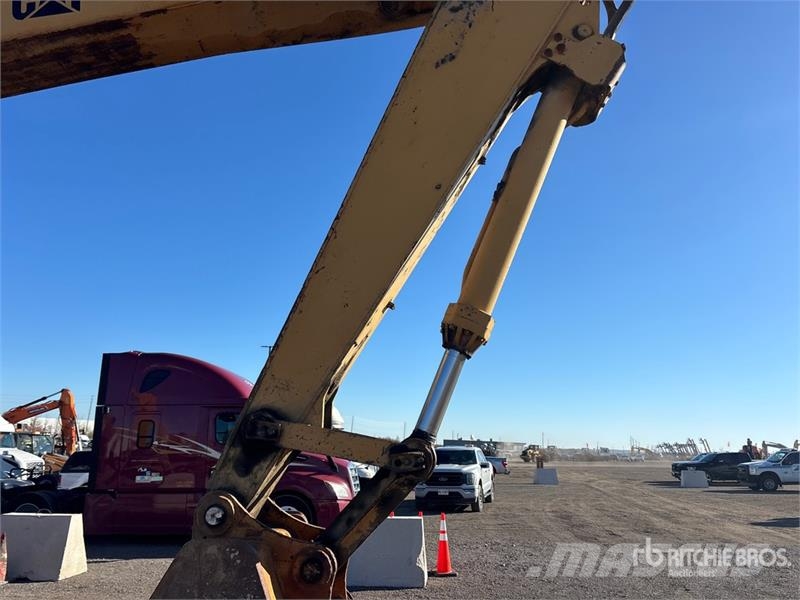 CAT 235C Escavatori cingolati