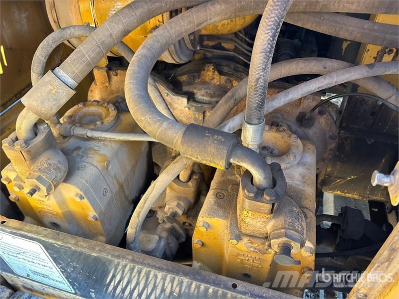 CAT 235C Escavatori cingolati