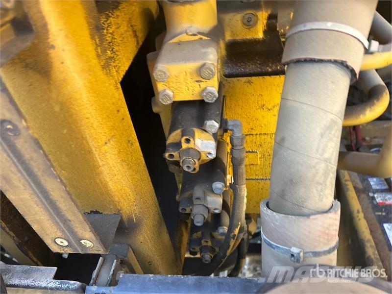 CAT 235C Escavatori cingolati