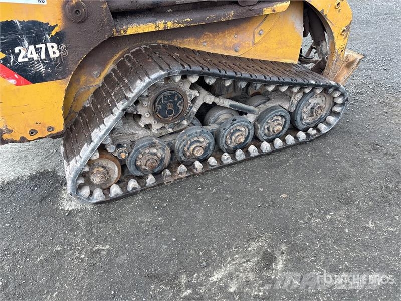 CAT 247B Series 3 Compact Track Loader لوادر انزلاقية التوجيه
