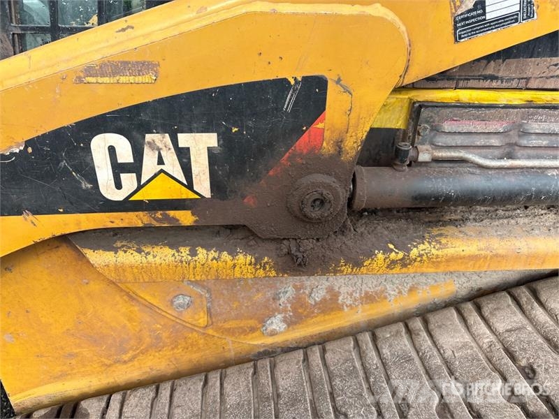 CAT 247B Series 3 Compact Track Loader لوادر انزلاقية التوجيه