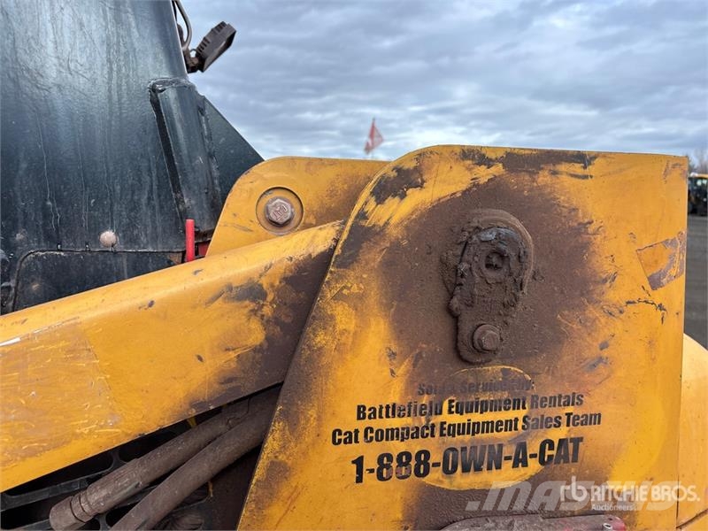 CAT 247B Series 3 Compact Track Loader لوادر انزلاقية التوجيه