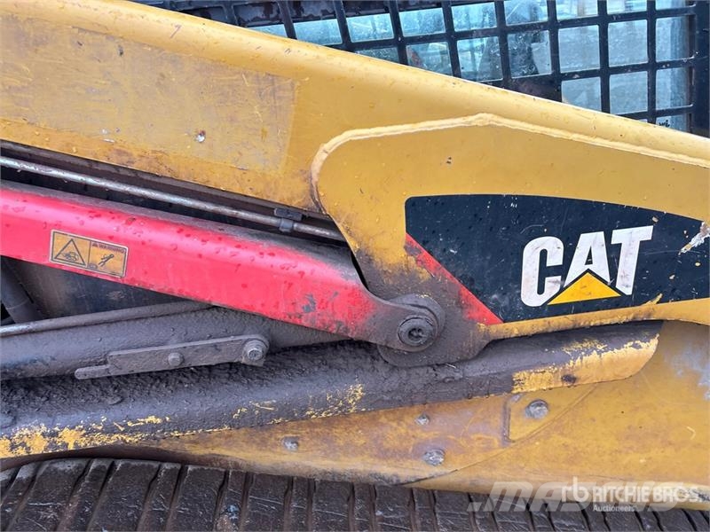 CAT 247B Series 3 Compact Track Loader لوادر انزلاقية التوجيه