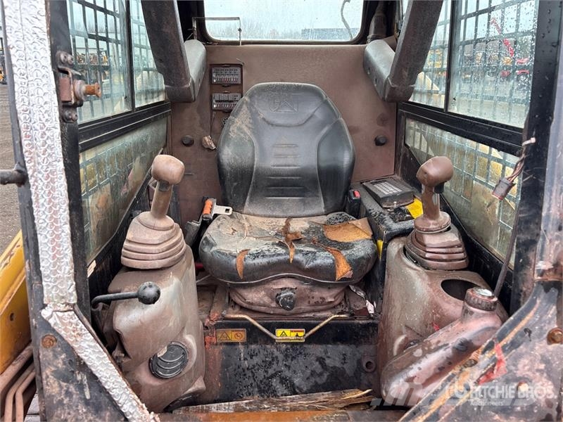 CAT 247B Series 3 Compact Track Loader لوادر انزلاقية التوجيه