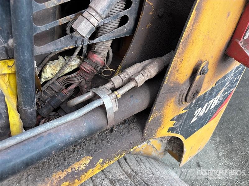 CAT 247B Series 3 Compact Track Loader لوادر انزلاقية التوجيه